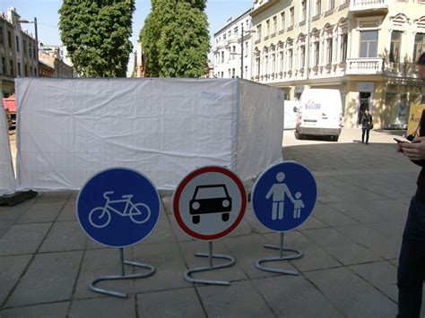 Granito dangos klojimas Laisvės alėjoje