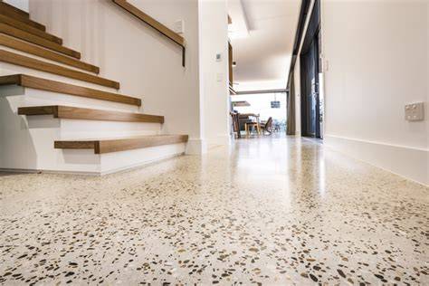 Terrazzo tipo betoninės grindys su specialiu poliravimo apdaila