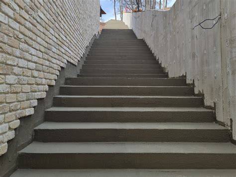 Betono laiptų montavimo procesas: paruošimas, klojiniai, liejimas, apdaila, priežiūra