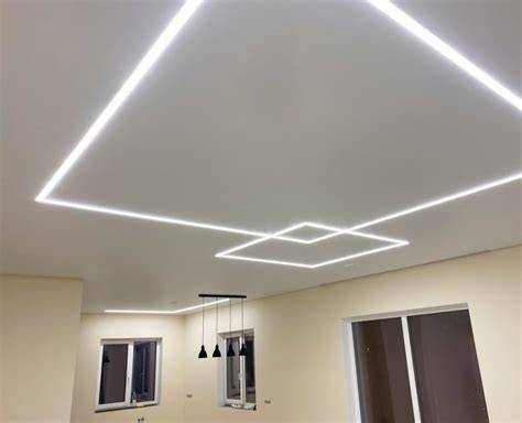 Įtempiamos lubos su LED profiliu