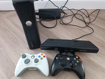 Xbox 360 konsolė ir ištrinamo profilio meniu ekrano iliustracija