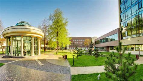 Grand SPA Lietuva biuvetės architektūra: stiklinės sienos ir centralus įėjimas
