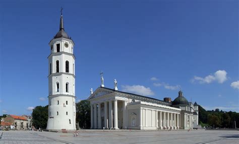 Vilniaus katedros fasado skulptūros ir reliktų saugyklos schema