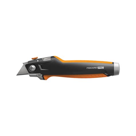 Infografika apie gipso kartono pjovimo principą ir Fiskars CarbonMax serijos naudą