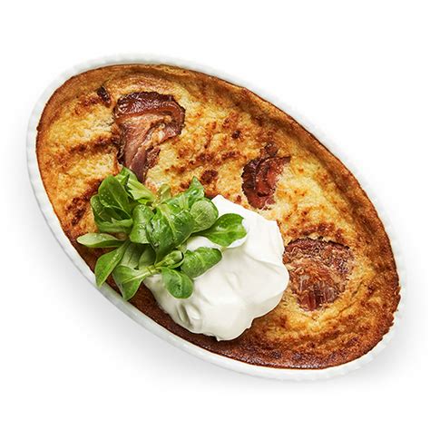 Patiektas bulvių ir moliūgų plokštainis su grietine