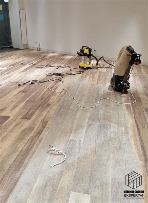 Medinių grindų alyvavimo procesas