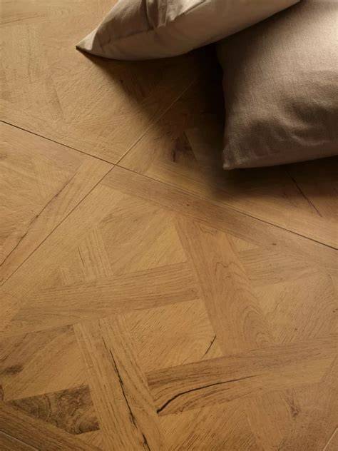Foto: lauko takeliai su akmens masės imitacijos plytelėmis