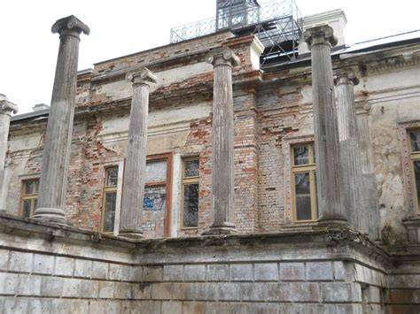 Gelgaudiškio dvaro fasado vaizdas prieš restauraciją