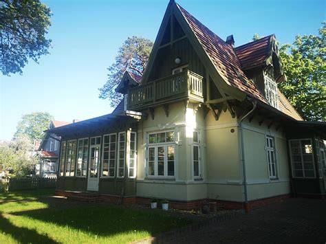 Nuotraukos iš Juodkrantės priemiestinių vilų ir Monbijou vilos fasado detalės