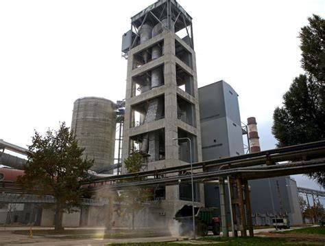 Silos and storage facilities at Akmenės cementas with twelve compartments and CO2‑reduced cement potential
