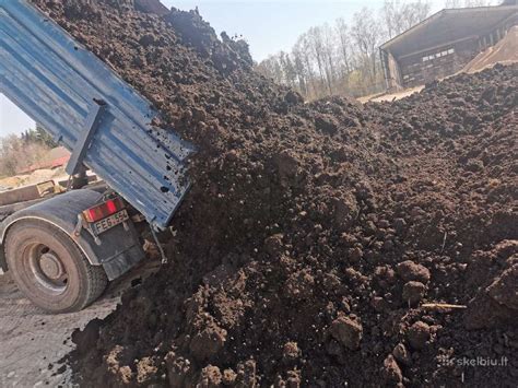 Betono sudėtinių dalių iliustracija: Cementas, užpildas (smėlis, skalda), vanduo ir priedai