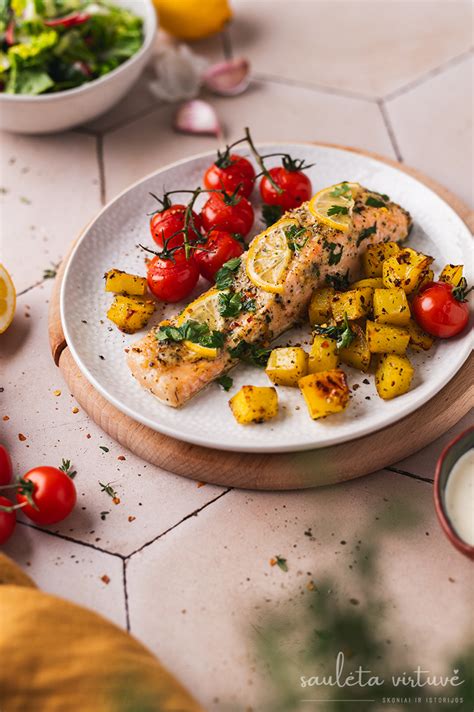 Spalvos kalba - viršuje matyti įvairūs deriniai ir ingredientai vienos skardos vakarienei