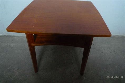 individualiai pagamintas medinis stalas