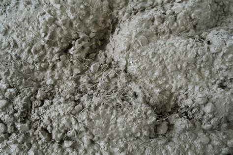 Infografika: pagrindinės betono sudėtinės dalys (cementas, vanduo, smėlis, žvyras) ir jų rolė
