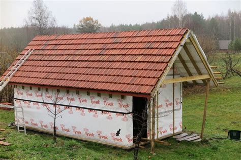 Plieninės čerpės stogas