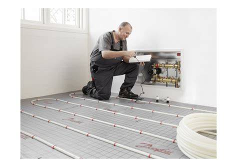 Infografika: Danfoss grindų šildymo vamzdžio įrengimo schema