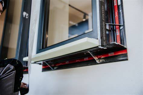 Soudal Window System trisluoksnio montavimo principas