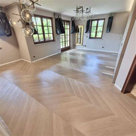 Trendiški dizainai: Chevron ir Herringbone parketų raštai