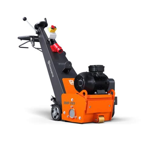 Betono bortelių formavimo mašina darbe