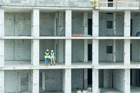 Infografika: kaip apskaičiuojamas betono kiekis pagal kubinius metrus, įskaitant cemento rūšis ir maišų skaičių