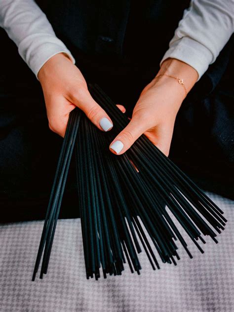 Apvalios medinės lazdelės įvairių dydžių ir spalvų