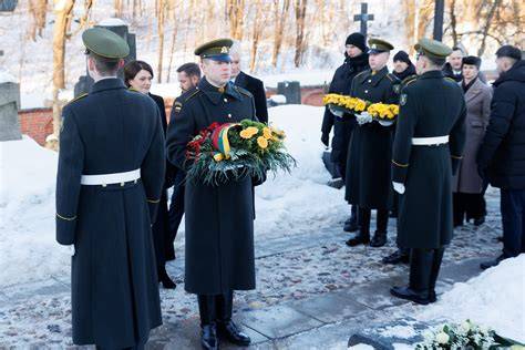 Kenotafas Rasų kapinėse, atminti Vasario 16-osios signatarams, įskaitant P. Dovydaitį