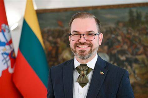 U ir R koeficientų ryšys: iliustracija