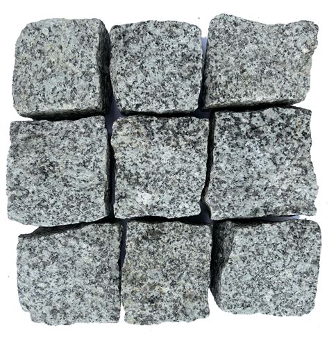 Kiemo įvažiavimas iš granito trinkelių - 10x10 cm skeltos trinkelės