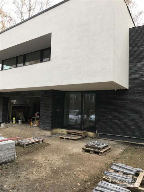 Kalkinio-cementinio tinko išorės paviršiaus pavyzdys