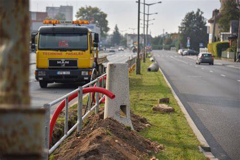 Augančios lentpjūvės ir aušos sistemų iliustracija