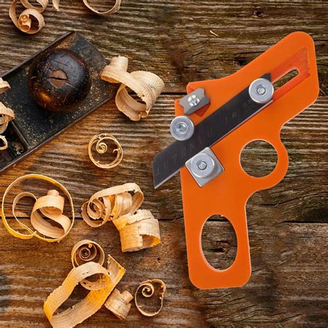 Įvairūs medienos apdirbimo įrankiai