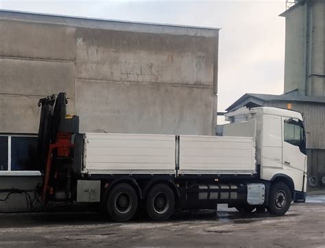 Grafinio betono paviršių transportavimas ir montavimas - iliustracijos padeda įsivaizduoti procesą