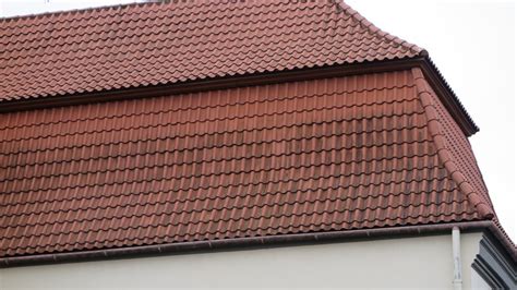 Betoninių čerpių stogas su modernia paviršiaus apdaila