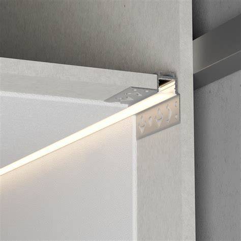 Infografikos idėja: „Kaip veikia paviršiaus LED profilis“ su nuosekliu skaidymu išilgai, difuzorius, šviesos sklaida, aušinimas, ilgaamžiškumas
