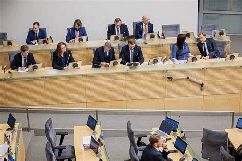 Laikinosios konstitucijos įtvirtinimo raidos schema: laikotarpiai, Prezidentų ir Ministrų kabinetų vaidmuo