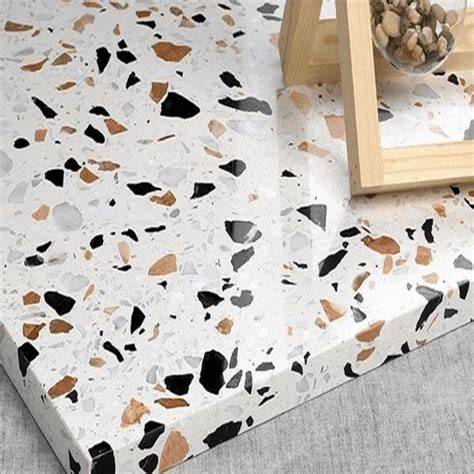 Terrazzo plytelių imitacijos pavyzdžiai