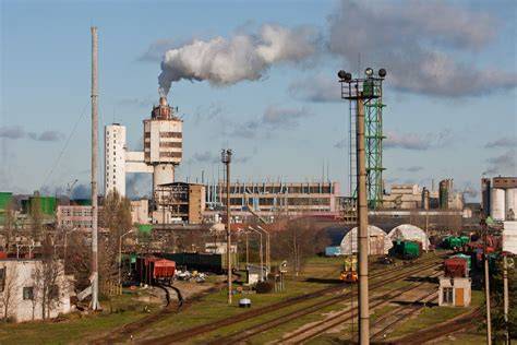 Infrastruktūros schemos iliustracija: CO₂ surinkimas, transportavimas, skystinimas ir saugojimas