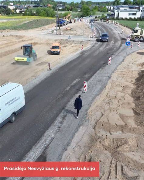 Darbų eigą iliustruojanti nuotrauka su klojimo procesu