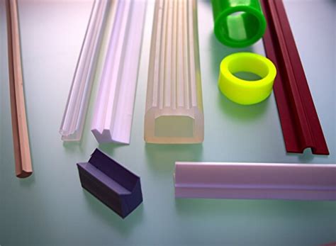 MC Silicone logotipas ir silikoninės gumos pavyzdžiai