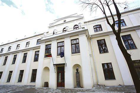 Trakų gatvės pradžios mokykla Kaune: istorinis pastatas ir jo interjeras