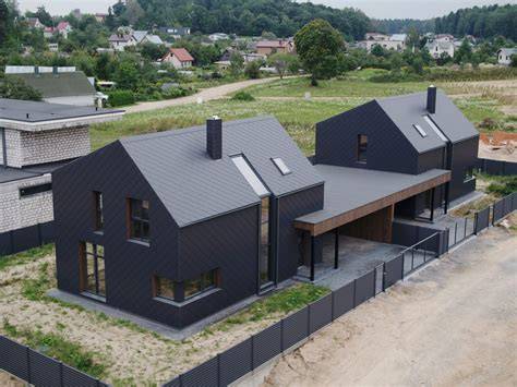 Pluoštinio cemento plokštelių pavyzdys ant stogo