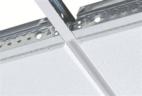 Pakabinamos lubos schematiškai: karkasas, plokštės ir apdailos linijos