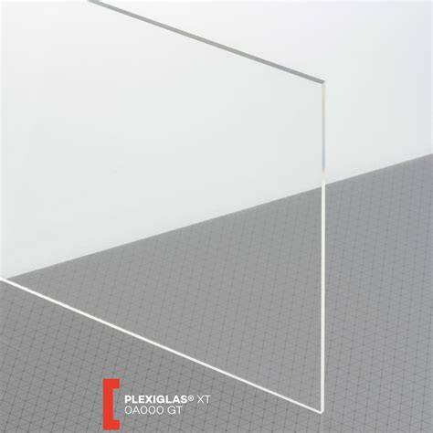 Infografika: Plexiglas® vs. įprastas stiklas - svorio ir atsparumo palyginimas