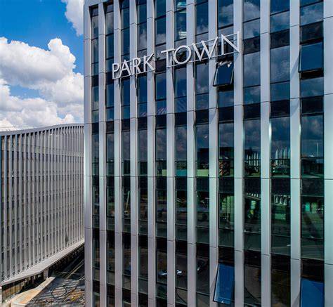 projektas ParkTown - saulės moduliai integruoti į fasadą