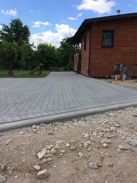 Betoninių vejos bortelių spalvų įvairovė ir matmenų pavyzdžiai