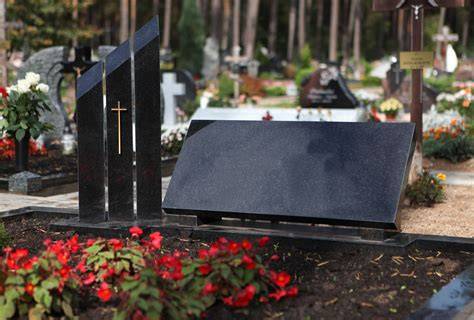Granito plokščių ir paminklų pavyzdžiai, nuotraukos