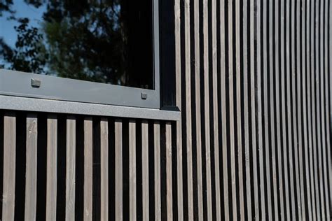 Vertikalios dailylentės - skandinaviško fasado estetinės ir praktinės savybės