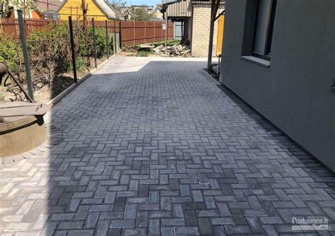 Profesionalų atliktų trinkelių klojimo pavyzdys