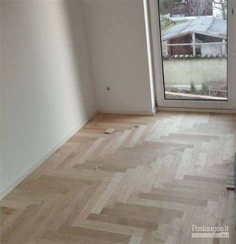 pavyzdys: laminato paviršiaus tekstūra ir užraktinė sistema