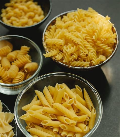 Makaronų rūšių įvairovė parduotuvėje